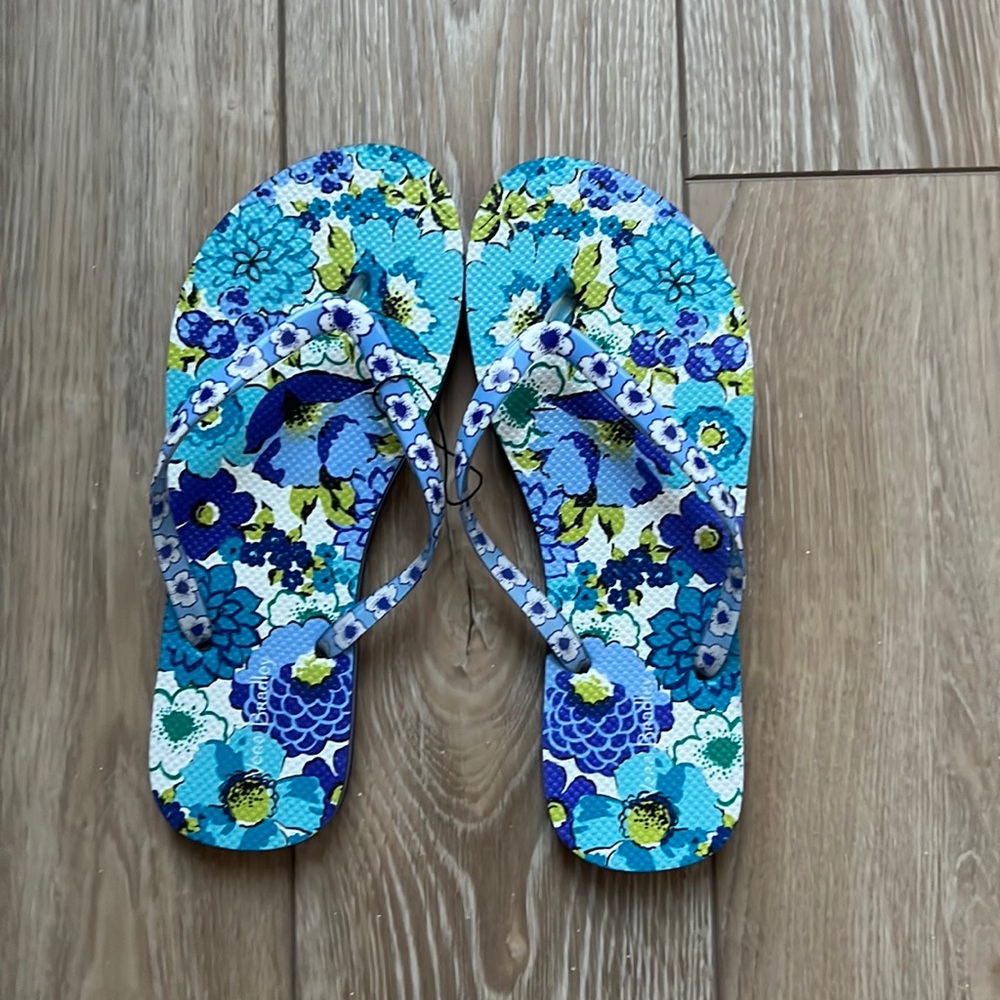 Brand New Very Bradley Flip Flops size 7-8 blueberry blooms
